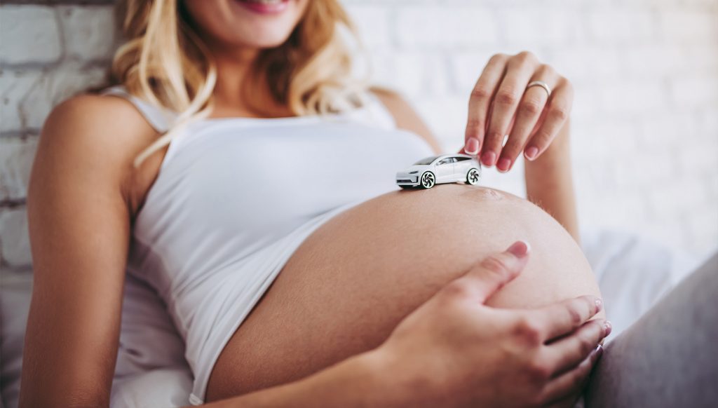 conducir embarazada DGT 1024x582 - Conducir estando embarazada, todas las preguntas y los mejores consejos