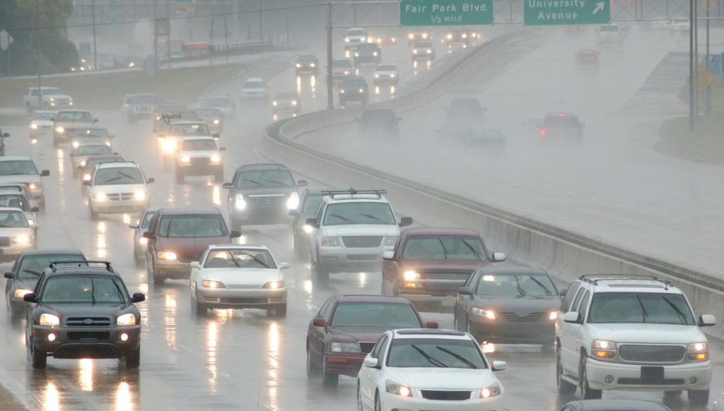 que puede hacer para evitar el aquaplaning 1024x582 - ¿Cómo evitar el aquaplaning?