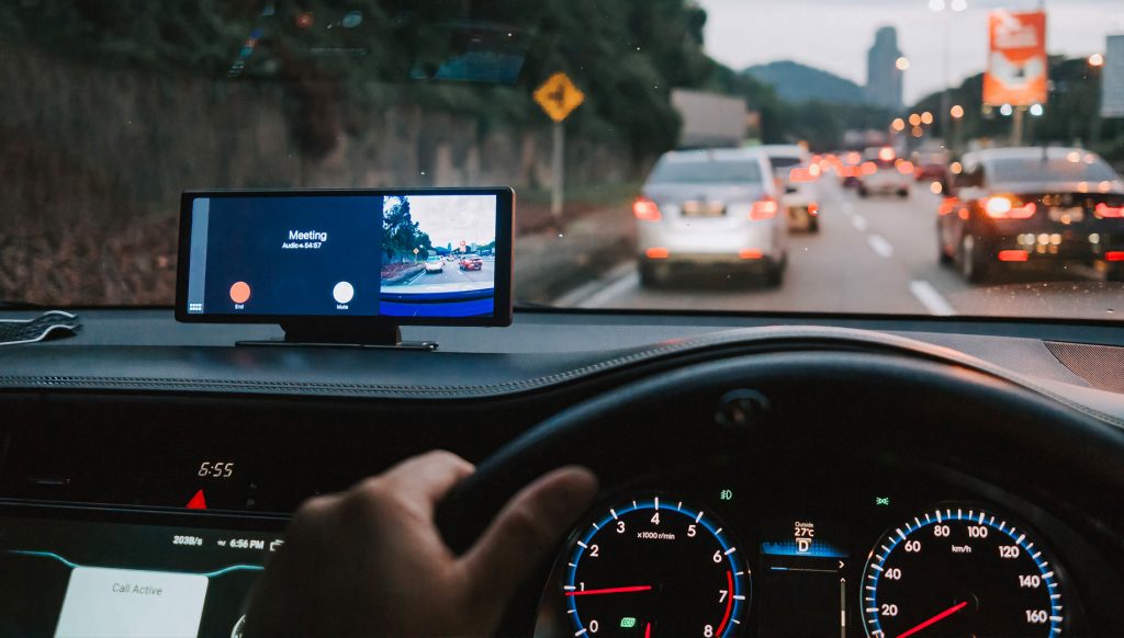 Tecnologías para tu coche: dispositivos imprescindibles para mejorar tu conducción y confort dispositivos para coches 1024x582 - Tecnologías para tu coche: dispositivos imprescindibles para mejorar tu conducción y confort