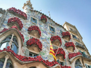 casa batllo barcelona sant jordi pixabay1348260 300x225 - Girona: ruta turística de ensueño para los amantes del cine