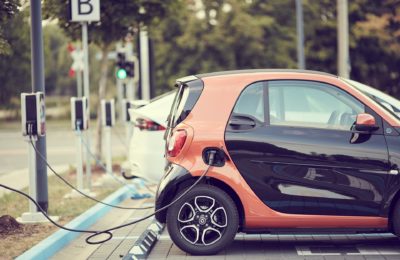 coche eléctrico opción foto 2 400x260 - Ayudas que ofrece el Plan Emite Cero en Madrid