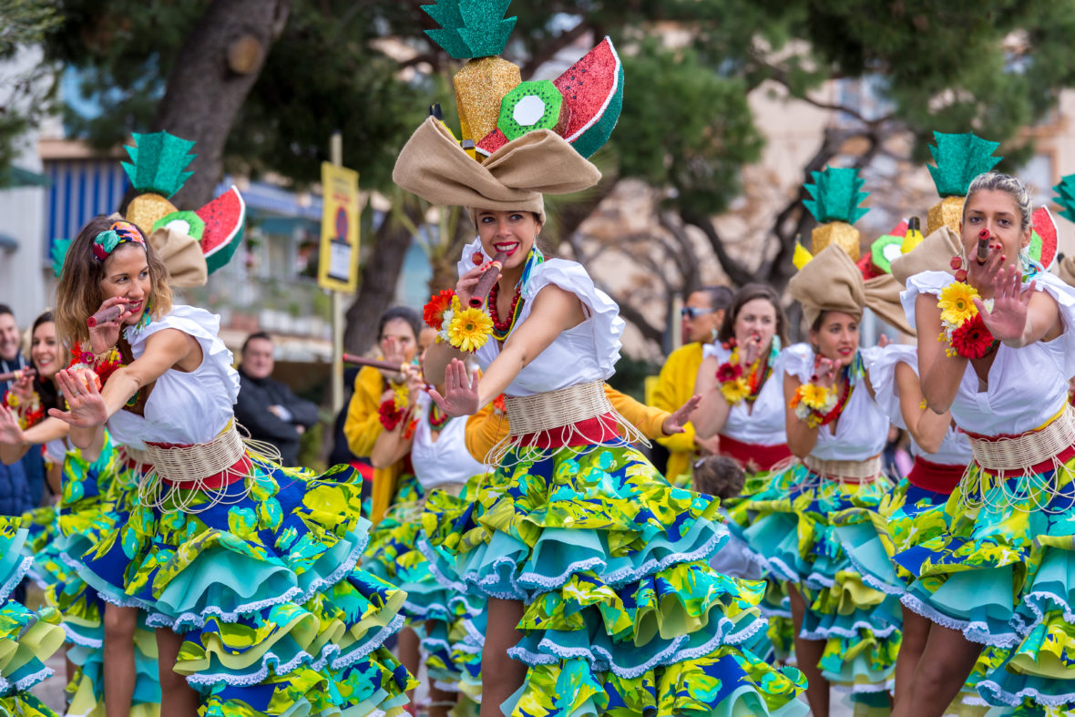 Carnaval 1 1180x787 - Carnaval de Las Palmas de Gran Canaria 2025: Fechas, eventos y dónde aparcar. ¡Vive la fiesta más vibrante de la isla sin estrés!