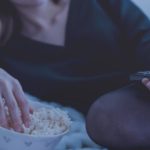 woman in white bed holding remote control while eating 1040158 1 150x150 - Cómo mantener tu coche eléctrico durante el confinamiento