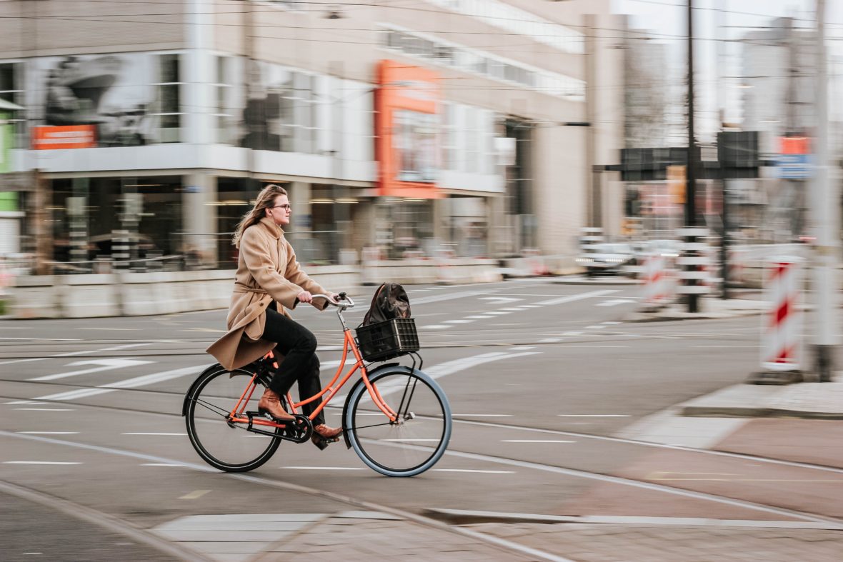 Nueva movilidad: Guía para los ciclistas urbanos Ciclista 1 1180x787 - Nueva movilidad: Guía para los ciclistas urbanos