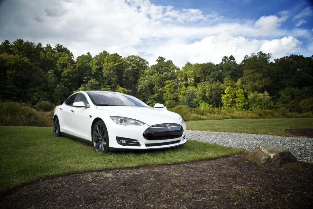 car 1209912 1920 1024x683 - Los coches eléctricos sin IVA podría ser una realidad muy pronto