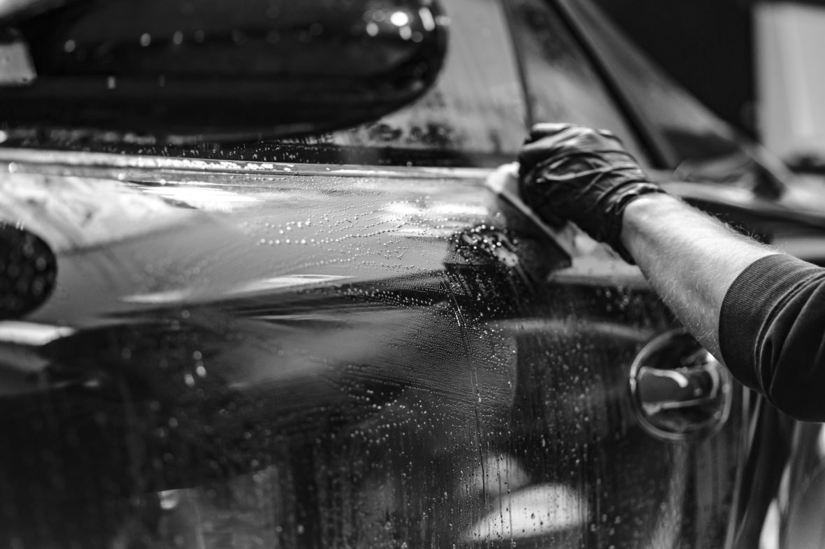 Lavar coche a mano