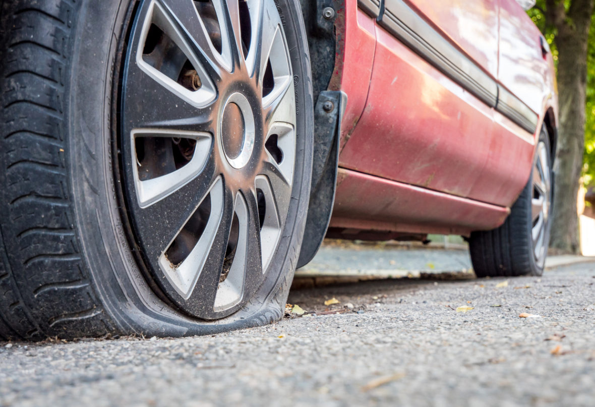 como cambiar una rueda del coche