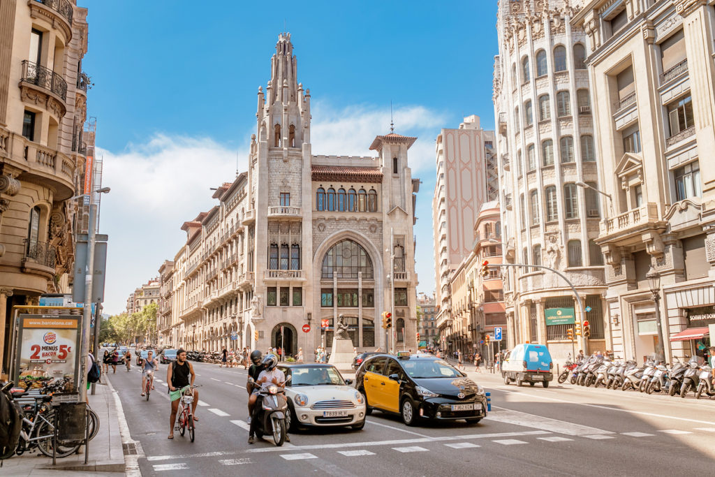 zona azul y verde barcelona 2 1024x683 - Horarios y precios para aparcar en la zona verde y zona azul de Barcelona