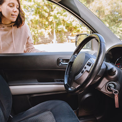 Movil shutterstock 1833286333 - He perdido las llaves del coche, ¿qué puedo hacer?