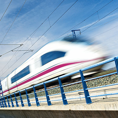 Movil shutterstock 325239818 - Viajes en tren más baratos: los nuevos operadores de Alta Velocidad
