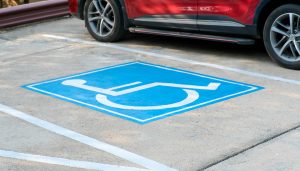 donde se puede aparcar con tarjeta de minusválido en barcelona